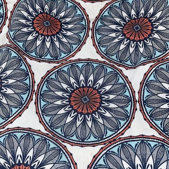 Banana Republic medallion print cuffed shorts with pockets size 2 - Picture 4 of 13